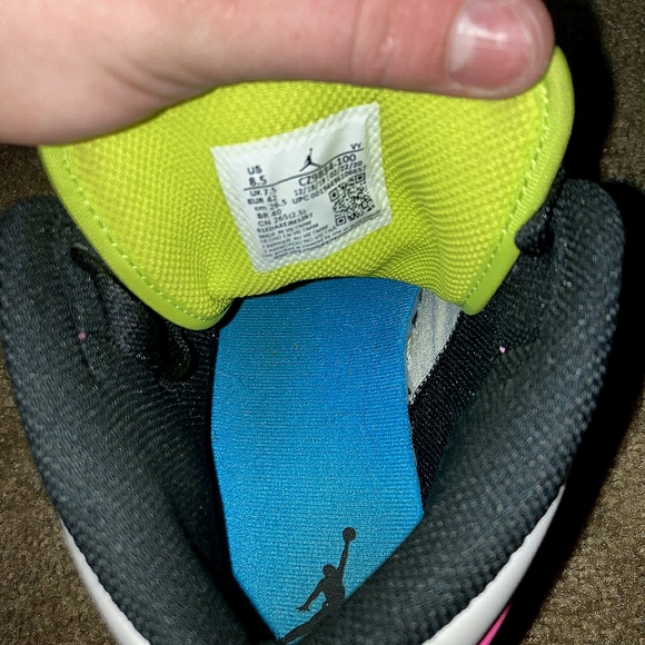 COPY - Nike Air Jordan Mid SE "cyber active fuchsia" 8.5W - Picture 4 of 4